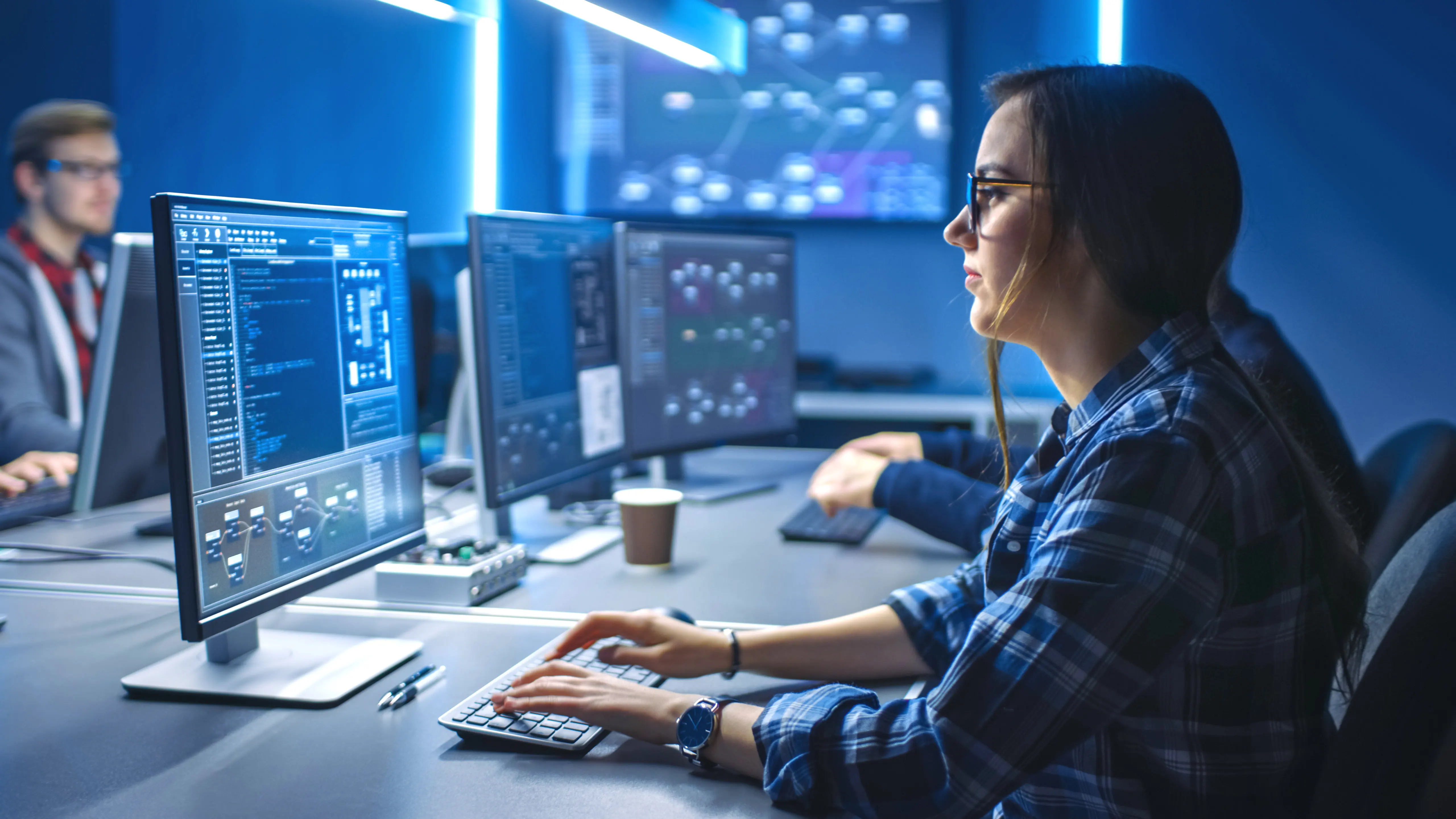 a girl using ubarms software